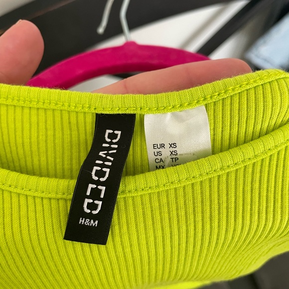 3/$15 Super cute top in bright green with side tie detail that can shorten top - Picture 2 of 3